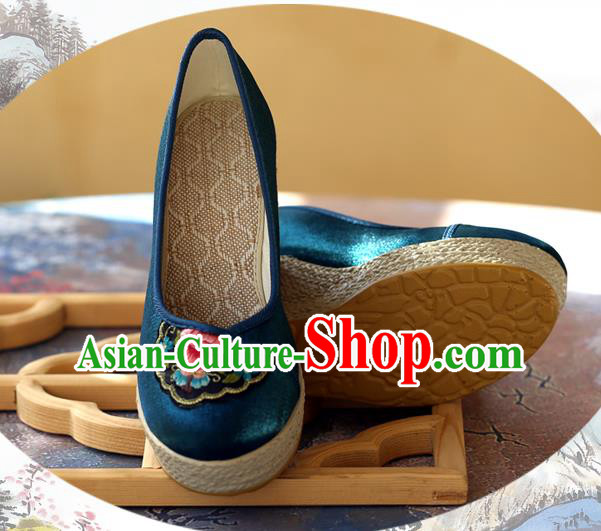 Chinese National Embroidered Flower Deep Blue Shoes Yunnan Ethnic Woman Wedge Heel Shoes Chinese National Embroidered Flower Deep Blue Shoes Yunnan Ethnic Woman Wedge Heel Shoes