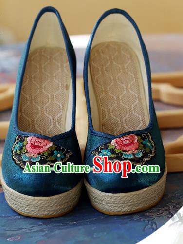 Chinese National Embroidered Flower Deep Blue Shoes Yunnan Ethnic Woman Wedge Heel Shoes Chinese National Embroidered Flower Deep Blue Shoes Yunnan Ethnic Woman Wedge Heel Shoes