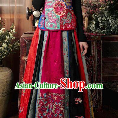 Chinese Traditional Ming Dynasty Embroidered Horse Face Skirt National Woman Tang Suit Costume Bust Skirt