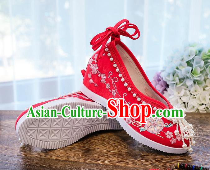China Traditional Pearls Tassel Shoes National Embroidered Shoes Handmade Red Cloth Wedges Shoes China Traditional Pearls Tassel Shoes National Embroidered Shoes Handmade Red Cloth Wedges Shoes