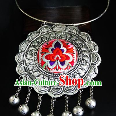 China Handmade Hmong Ethnic Embroidered Necklet Accessories Traditional Miao Minority Stage Performance Silver Necklace