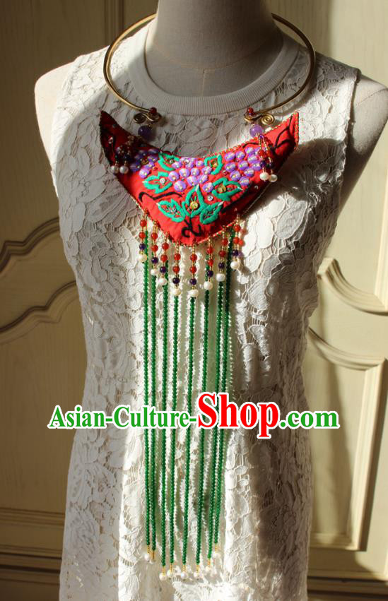 China Handmade Embroidered Red Sachet Necklet Accessories Traditional Cheongsam Tassel Brass Necklace China Handmade Embroidered Red Sachet Necklet Accessories Traditional Cheongsam Tassel Brass Necklace