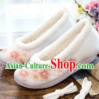 China Handmade Ming Dynasty Winter White Shoes National Embroidered Plum Blossom Shoes Traditional Pearls Shoes