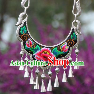China Handmade Hmong Ethnic Silver Necklet Accessories Traditional Miao Minority Embroidered Peony Necklace