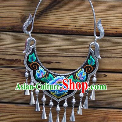 China Traditional Yi Minority Folk Dance Silver Necklace Handmade Ethnic Embroidered Blue Peony Necklet Accessories
