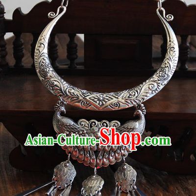 China Traditional Miao Minority Wedding Necklace Handmade Ethnic Silver Peacock Necklet Accessories