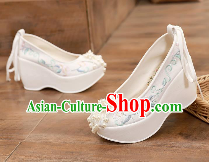 China Traditional Cheongsam Wedge Heel Shoes National Embroidered White Shoes China Traditional Cheongsam Wedge Heel Shoes National Embroidered White Shoes
