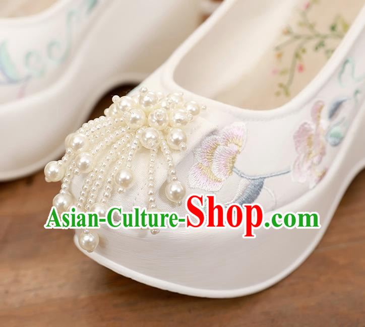 China Traditional Cheongsam Wedge Heel Shoes National Embroidered White Shoes China Traditional Cheongsam Wedge Heel Shoes National Embroidered White Shoes