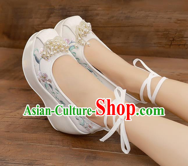 China Traditional Cheongsam Wedge Heel Shoes National Embroidered White Shoes China Traditional Cheongsam Wedge Heel Shoes National Embroidered White Shoes