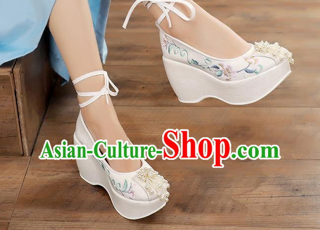 China Traditional Cheongsam Wedge Heel Shoes National Embroidered White Shoes China Traditional Cheongsam Wedge Heel Shoes National Embroidered White Shoes