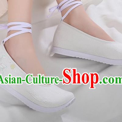 Chinese Traditional Ming Dynasty Hanfu Shoes Handmade Embroidered Beige Shoes Ancient Princess Shoes
