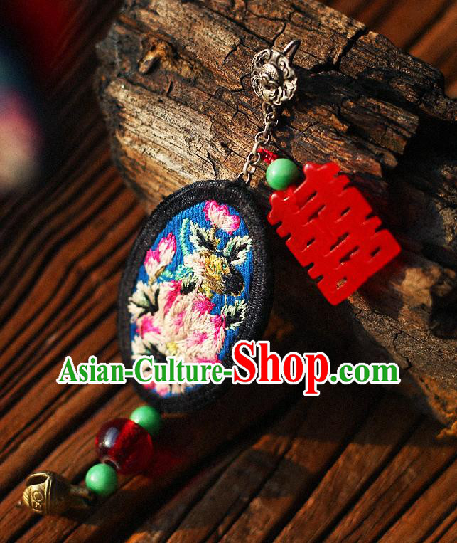 China Traditional Cheongsam Embroidered Ear Accessories National Wedding Golden Bell Earrings China Traditional Cheongsam Embroidered Ear Accessories National Wedding Golden Bell Earrings