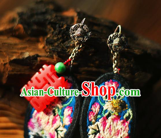 China Traditional Cheongsam Embroidered Ear Accessories National Wedding Golden Bell Earrings China Traditional Cheongsam Embroidered Ear Accessories National Wedding Golden Bell Earrings