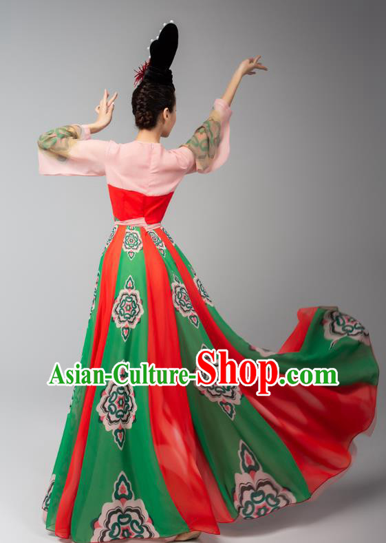 Chinese Court Dance Hanfu Dress Traditional Classical Dance Performance Costumes and Headdress Chinese Court Dance Hanfu Dress Traditional Classical Dance Performance Costumes and Headdress
