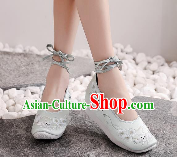 China Embroidered Shoes National Satin Shoes Traditional Tang Dynasty Princess Light Green Shoes China Embroidered Shoes National Satin Shoes Traditional Tang Dynasty Princess Light Green Shoes