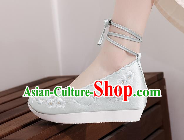 China Embroidered Shoes National Satin Shoes Traditional Tang Dynasty Princess Light Green Shoes China Embroidered Shoes National Satin Shoes Traditional Tang Dynasty Princess Light Green Shoes