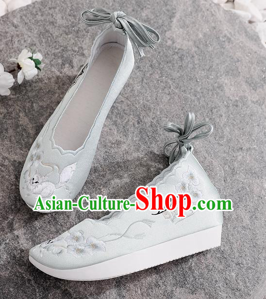 China Embroidered Shoes National Satin Shoes Traditional Tang Dynasty Princess Light Green Shoes China Embroidered Shoes National Satin Shoes Traditional Tang Dynasty Princess Light Green Shoes
