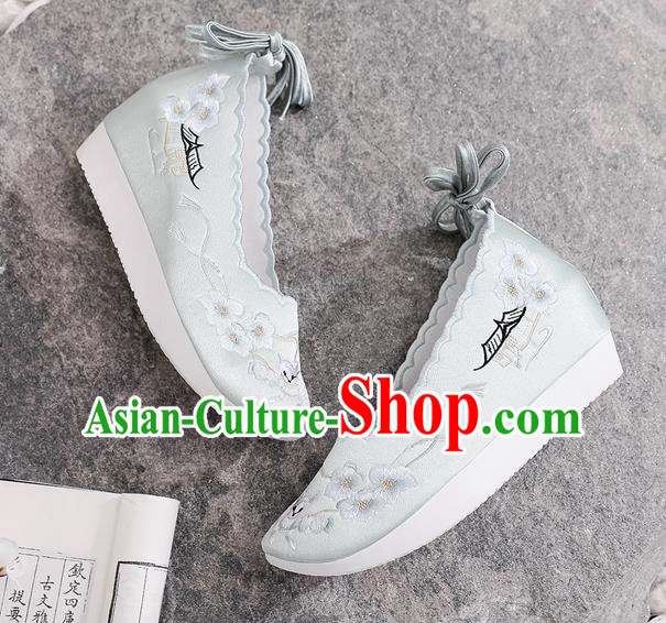 China Embroidered Shoes National Satin Shoes Traditional Tang Dynasty Princess Light Green Shoes China Embroidered Shoes National Satin Shoes Traditional Tang Dynasty Princess Light Green Shoes
