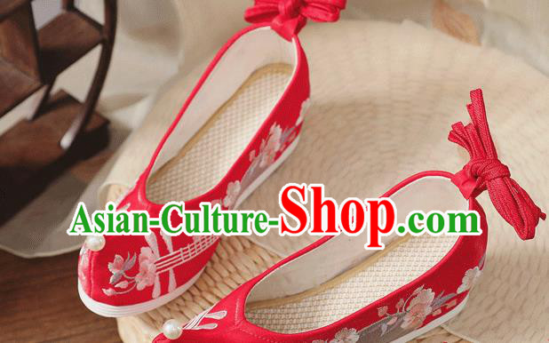 China Handmade Bride Red Bow Shoes Wedding Shoes Embroidered Lute Shoes China Handmade Bride Red Bow Shoes Wedding Shoes Embroidered Lute Shoes