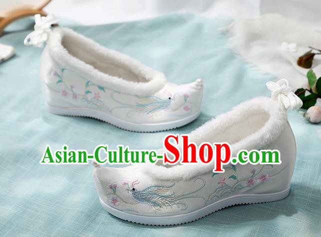 Chinese National Winter Shoes Classical Dance Wedge Heel Shoes Embroidered White Cloth Shoes Chinese National Winter Shoes Classical Dance Wedge Heel Shoes Embroidered White Cloth Shoes