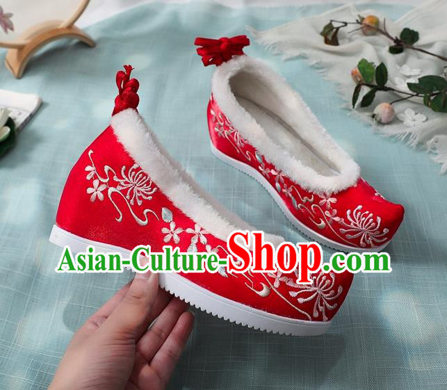 Chinese Classical Wedge Heel Shoes National Woman Winter Shoes Embroidered Chrysanthemum Red Cloth Shoes