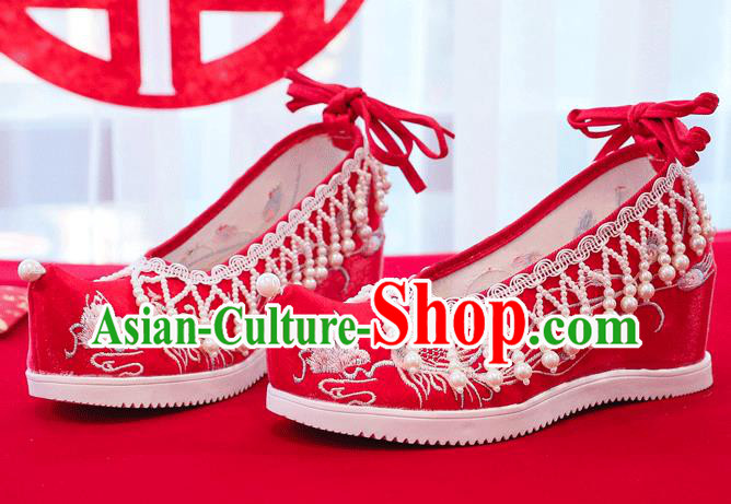China Traditional Wedding Bride Shoes Handmade Pearls Tassel Wedge Shoes Red Embroidered Shoes China Traditional Wedding Bride Shoes Handmade Pearls Tassel Wedge Shoes Red Embroidered Shoes