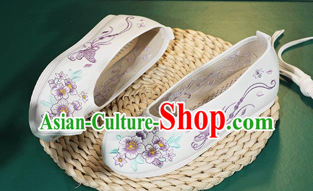 China Classical Embroidered Butterfly Flowers Shoes Traditional Ming Dynasty Hanfu Shoes Princess Shoes China Classical Embroidered Butterfly Flowers Shoes Traditional Ming Dynasty Hanfu Shoes Princess Shoes