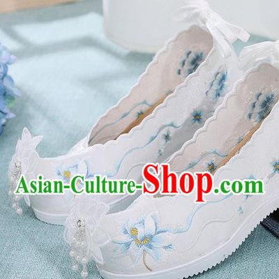 China Handmade Lace Flower Wedge Shoes National White Cloth Shoes Traditional Hanfu Embroidered Shoes