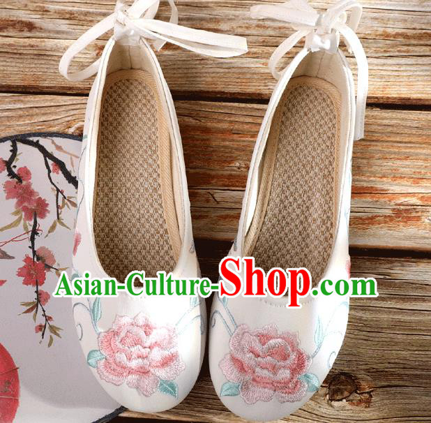 China National Female Shoes Traditional Beijing Cloth Shoes Embroidery Peony Shoes China National Female Shoes Traditional Beijing Cloth Shoes Embroidery Peony Shoes