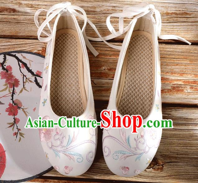 China Traditional Beijing Cloth Shoes Embroidery Plum Blossom Shoes National Woman Dance Shoes China Traditional Beijing Cloth Shoes Embroidery Plum Blossom Shoes National Woman Dance Shoes