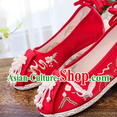 China Handmade Folk Dance Red Cloth Shoes Traditional Pearls Tassel Shoes Wedding Embroidered Crane Shoes