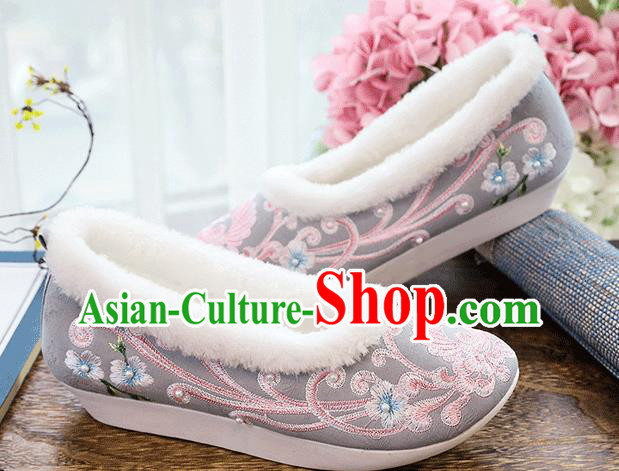 China Folk Dance Shoes National Woman Winter Shoes Traditional Embroidered Pearls Grey Cloth Shoes China Folk Dance Shoes National Woman Winter Shoes Traditional Embroidered Pearls Grey Cloth Shoes