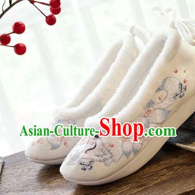 China National Woman Winter White Cloth Shoes Embroidered Nine Tail Fox Shoes Traditional Folk Dance Shoes