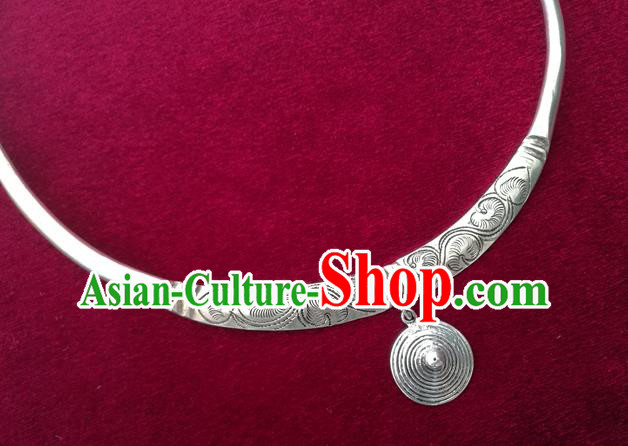 Chinese Handmade Silver Carving Necklet Hmong Ethnic Wedding Jewelry Accessories Chinese Handmade Silver Carving Necklet Hmong Ethnic Wedding Jewelry Accessories