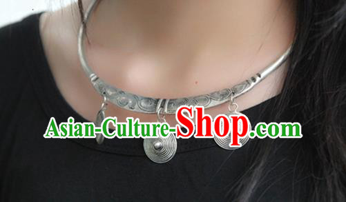 Chinese Handmade Silver Carving Necklet Hmong Ethnic Wedding Jewelry Accessories Chinese Handmade Silver Carving Necklet Hmong Ethnic Wedding Jewelry Accessories