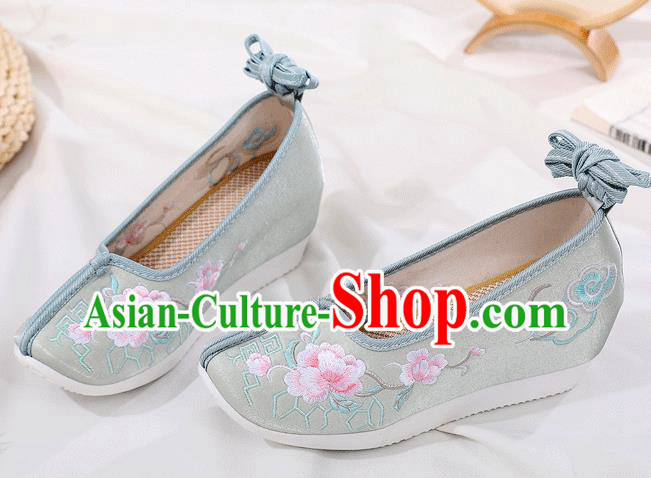 China Ancient Princess Shoes Handmade Light Green Cloth Shoes Traditional Embroidered Hanfu Shoes China Ancient Princess Shoes Handmade Light Green Cloth Shoes Traditional Embroidered Hanfu Shoes