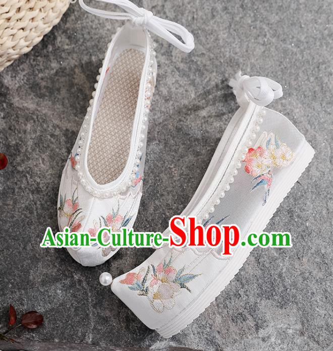 Chinese Classical Embroidered Shoes National Woman Summer Shoes Traditional Folk Dance White Cloth Shoes Chinese Classical Embroidered Shoes National Woman Summer Shoes Traditional Folk Dance White Cloth Shoes