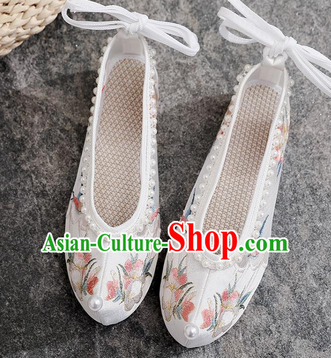 Chinese Classical Embroidered Shoes National Woman Summer Shoes Traditional Folk Dance White Cloth Shoes Chinese Classical Embroidered Shoes National Woman Summer Shoes Traditional Folk Dance White Cloth Shoes