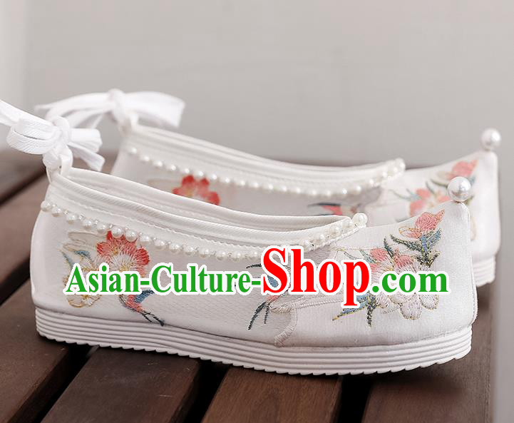 Chinese Classical Embroidered Shoes National Woman Summer Shoes Traditional Folk Dance White Cloth Shoes Chinese Classical Embroidered Shoes National Woman Summer Shoes Traditional Folk Dance White Cloth Shoes