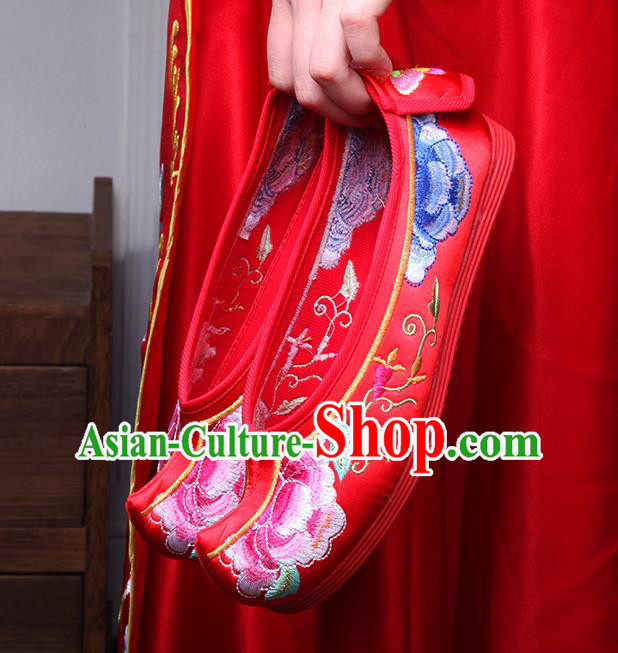 Chinese Traditional Wedding Bride Shoes National Red Cloth Shoes Classical Embroidered Peony Shoes Chinese Traditional Wedding Bride Shoes National Red Cloth Shoes Classical Embroidered Peony Shoes