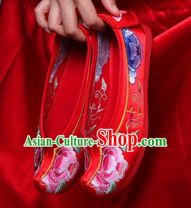 Chinese Traditional Wedding Bride Shoes National Red Cloth Shoes Classical Embroidered Peony Shoes Chinese Traditional Wedding Bride Shoes National Red Cloth Shoes Classical Embroidered Peony Shoes