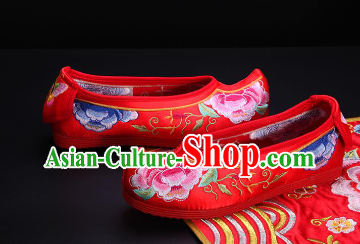 Chinese Traditional Wedding Bride Shoes National Red Cloth Shoes Classical Embroidered Peony Shoes Chinese Traditional Wedding Bride Shoes National Red Cloth Shoes Classical Embroidered Peony Shoes