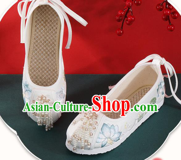 Chinese Classical Dance White Cloth Shoes National Embroidered Lotus Shoes Traditional Beads Tassel Shoes Chinese Classical Dance White Cloth Shoes National Embroidered Lotus Shoes Traditional Beads Tassel Shoes
