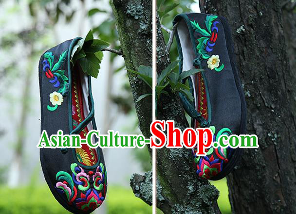 Chinese National Woman Shoes Handmade Embroidered Shoes Traditional Black Satin Shoes Chinese National Woman Shoes Handmade Embroidered Shoes Traditional Black Satin Shoes