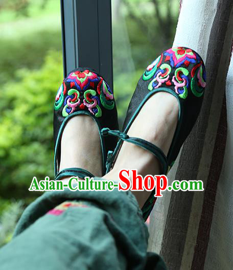 Chinese National Woman Shoes Handmade Embroidered Shoes Traditional Black Satin Shoes Chinese National Woman Shoes Handmade Embroidered Shoes Traditional Black Satin Shoes
