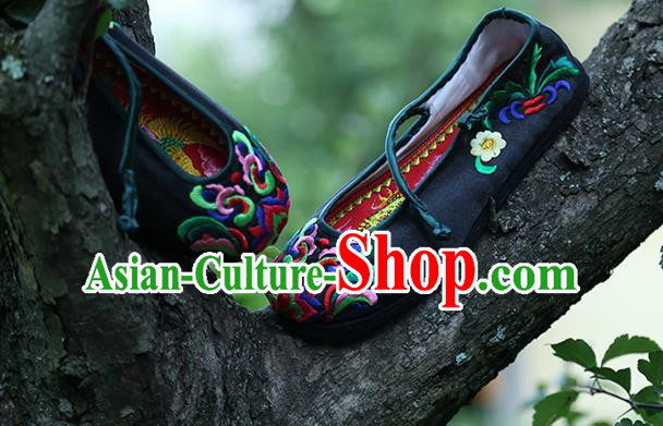 Chinese National Woman Shoes Handmade Embroidered Shoes Traditional Black Satin Shoes Chinese National Woman Shoes Handmade Embroidered Shoes Traditional Black Satin Shoes