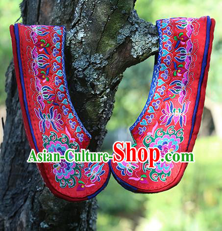 Chinese Yi Nationality Wedding Shoes Handmade Embroidered Red Cloth Shoes Traditional Ethnic Bride Shoes