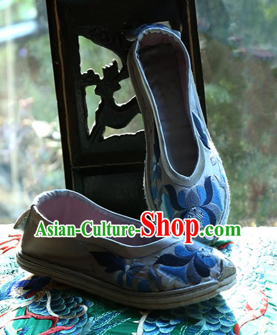 Chinese Traditional Ethnic Dance Shoes Yi Nationality Shoes Handmade Embroidered White Satin Shoes Chinese Traditional Ethnic Dance Shoes Yi Nationality Shoes Handmade Embroidered White Satin Shoes