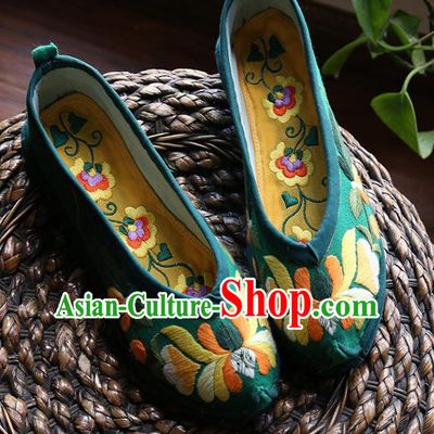Chinese Traditional Folk Dance Shoes Yunnan Ethnic Woman Shoes Hand Embroidered Green Cloth Shoes