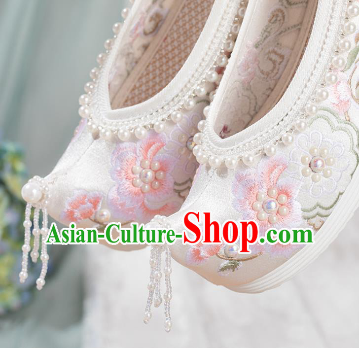 China Ancient Princess Shoes Handmade White Cloth Hanfu Shoes Traditional Ming Dynasty Pearls Shoes